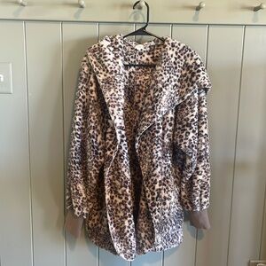 Hem and Thread Cheetah fur coat or sweater one size fits up to size 14. Leopard
